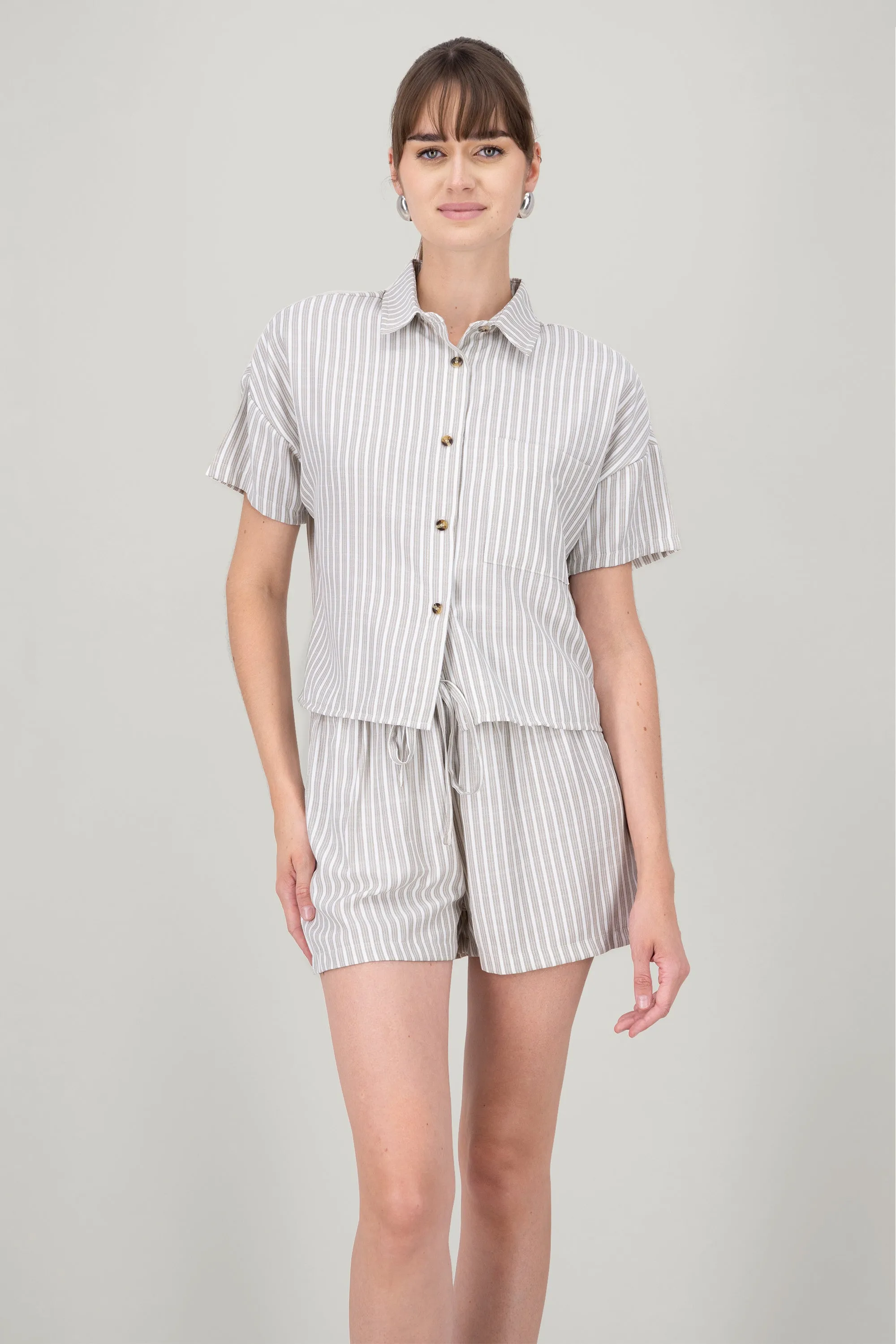 Camisa crop ligera manga corta sold by Shasa product image thumbnail 2