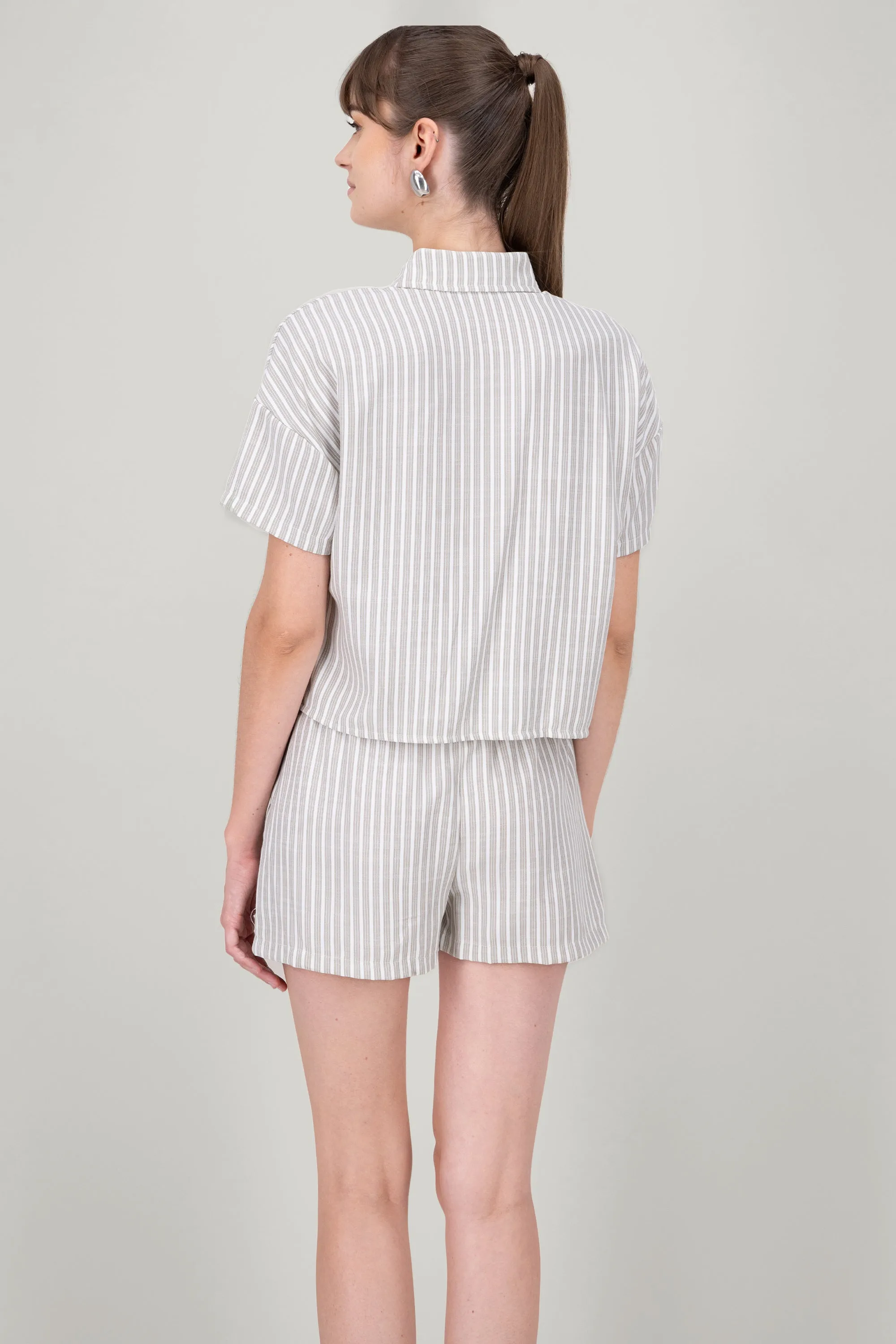 Camisa crop ligera manga corta sold by Shasa product image thumbnail 4