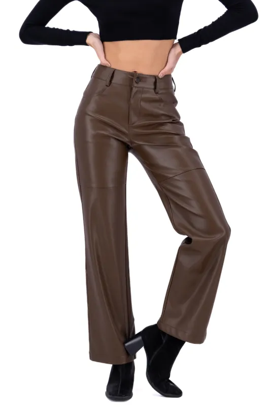 Pantalones detalle costura efecto piel hypsters sold by Shasa