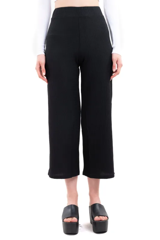 Pantalón amplio textura sold by Shasa