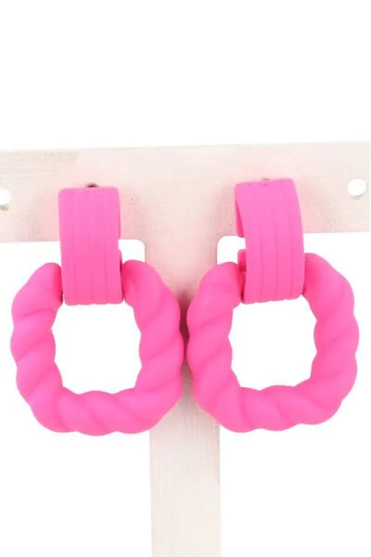 Aretes largos cuadro textura sold by Shasa