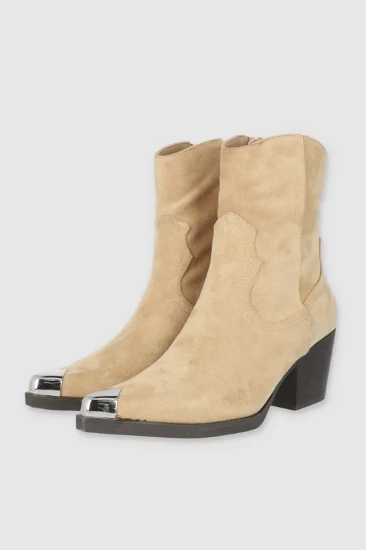 Bota vaquera punta metalica sold by Shasa