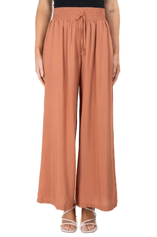 Pantalón fluido cintura ancha sold by Shasa