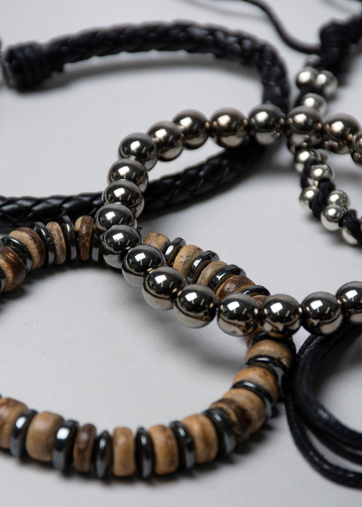 Set 5 pulseras materiales mixtos sold by Shasa product image thumbnail 3