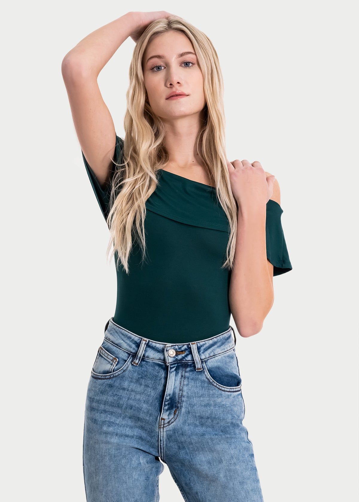 Bodysuit olanes hombro descubierto sold by Shasa