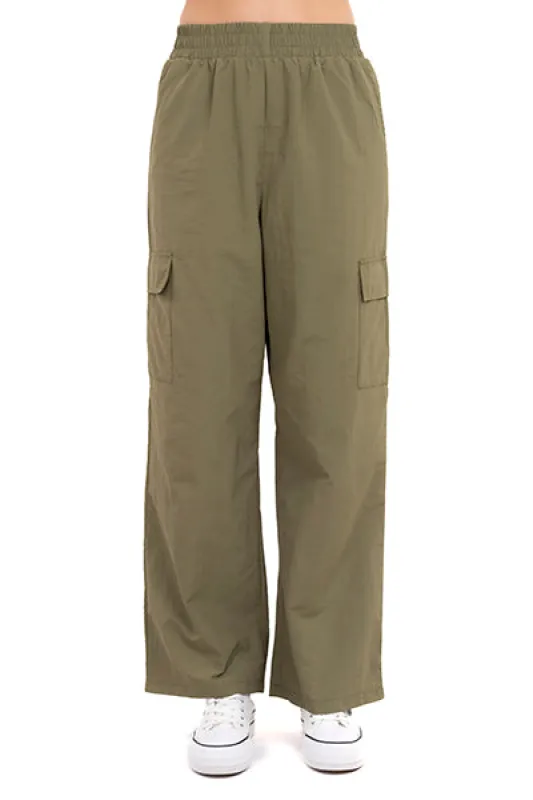 Pantalón cargo monocolor sold by Shasa