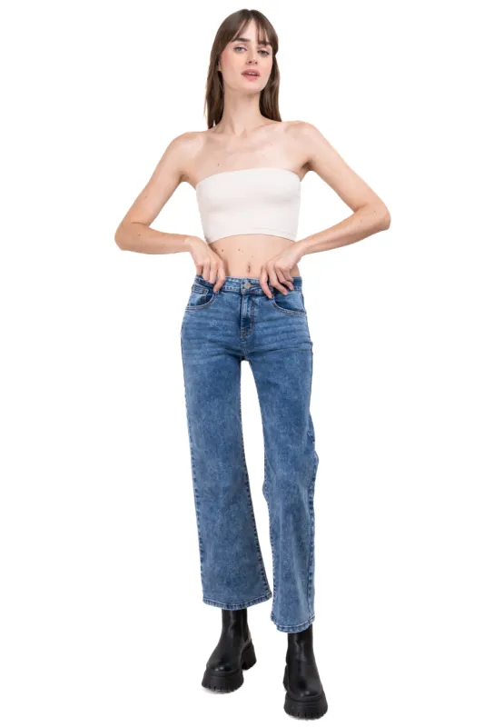Jeans straight efecto desgastado sold by Shasa