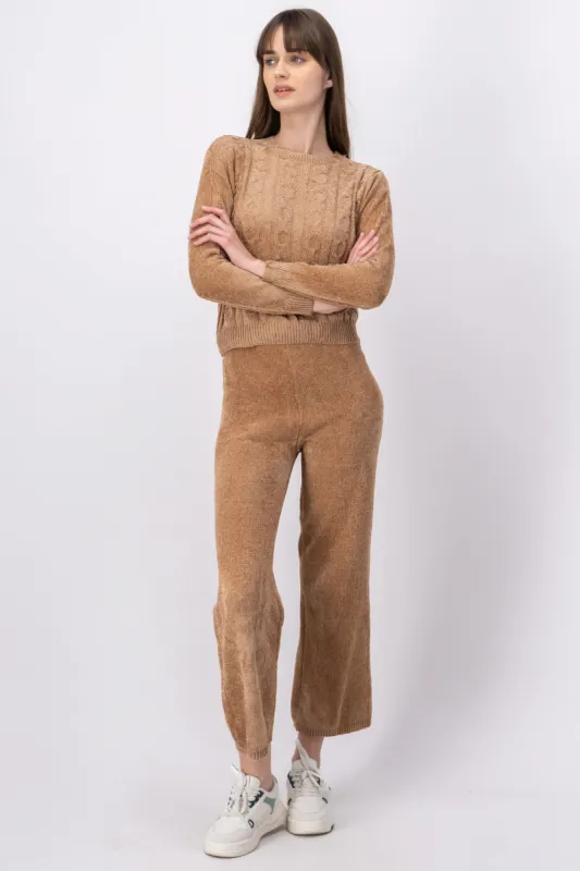 Pantalón tejido suave sold by Shasa