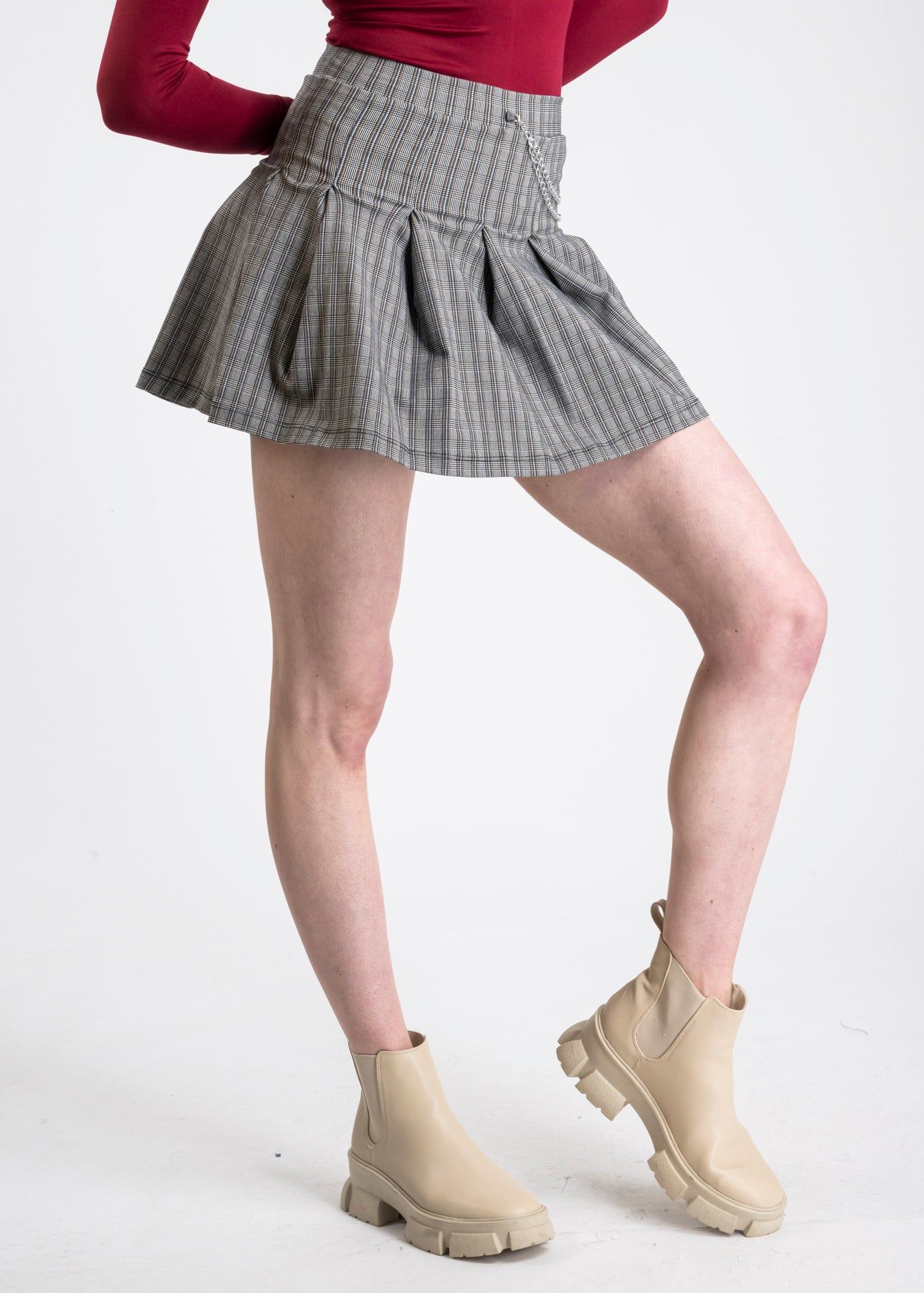 Falda Mini Cuadros Plisada Detalle Cadena Lateral sold by Shasa product image thumbnail 3