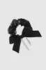 Scrunchie moño brillos sold by Shasa