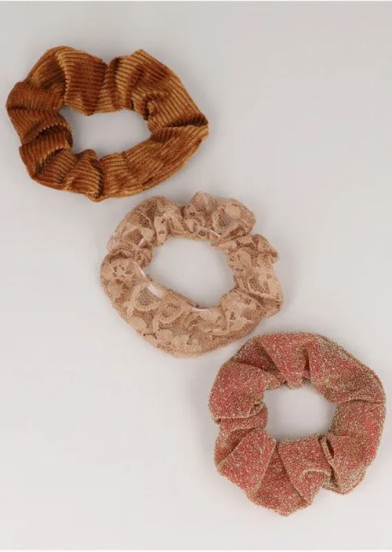 Set 3 Scrunchies Terciopelo sold by Shasa