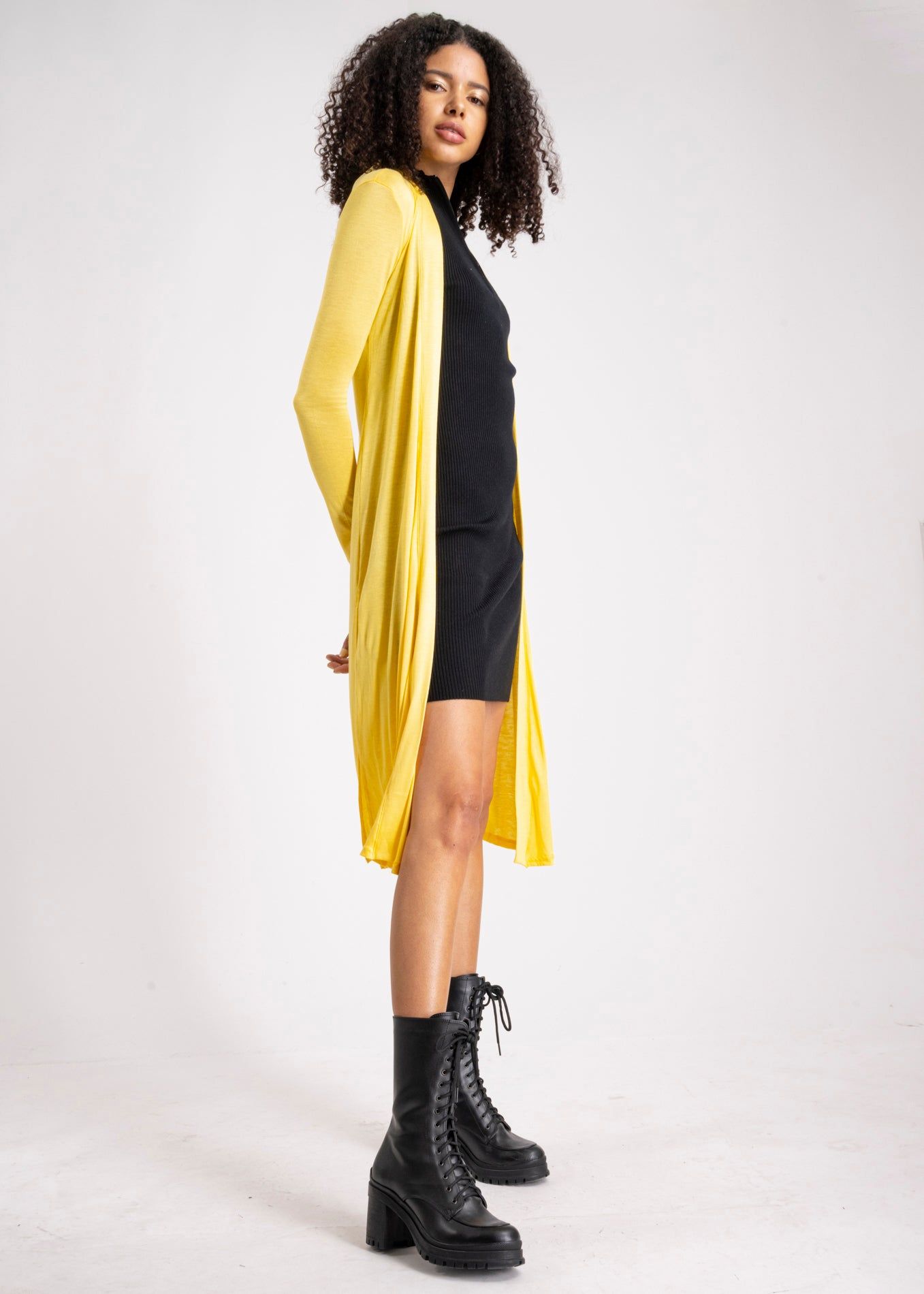 Cárdigan largo aberturas laterales sold by Shasa