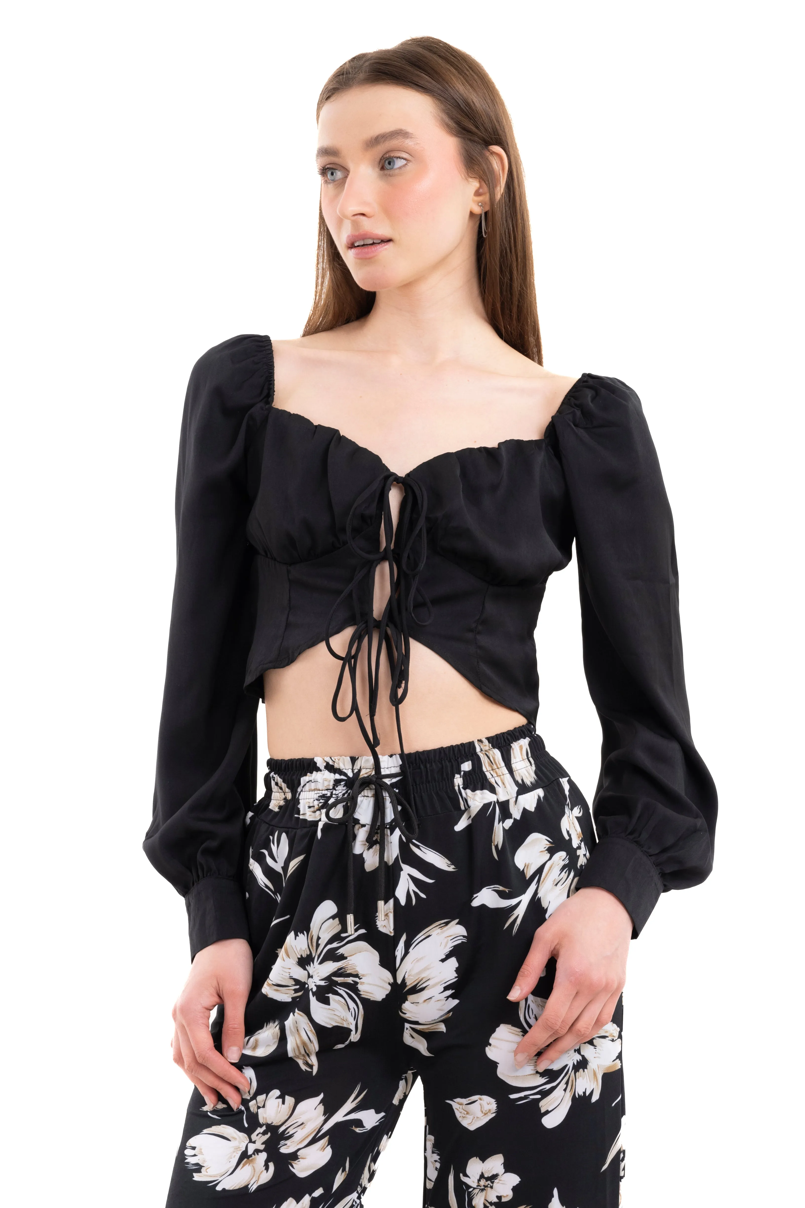 Blusa crop cintas botones sold by Shasa