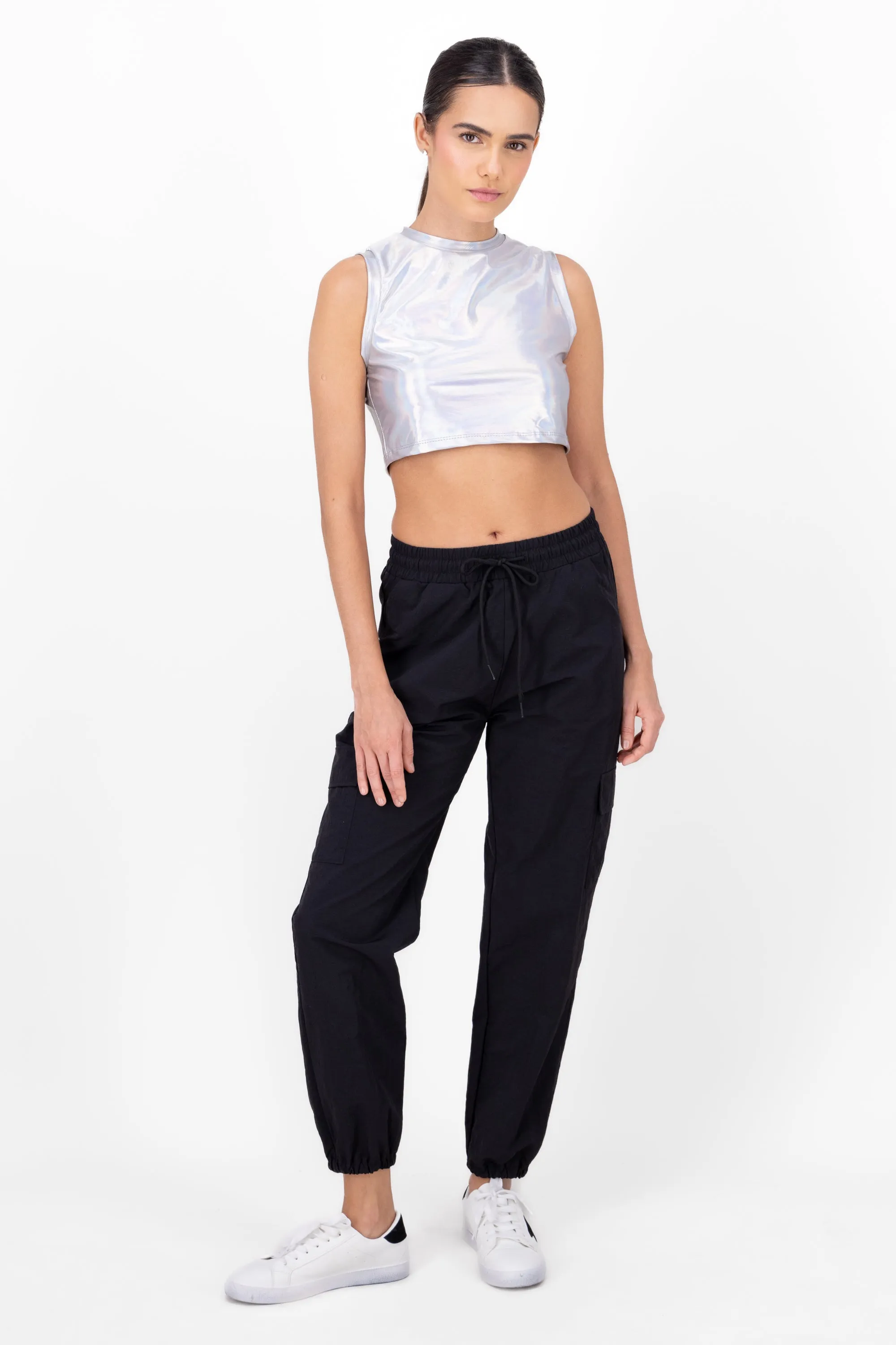 Pantalon parachute liso sold by Shasa