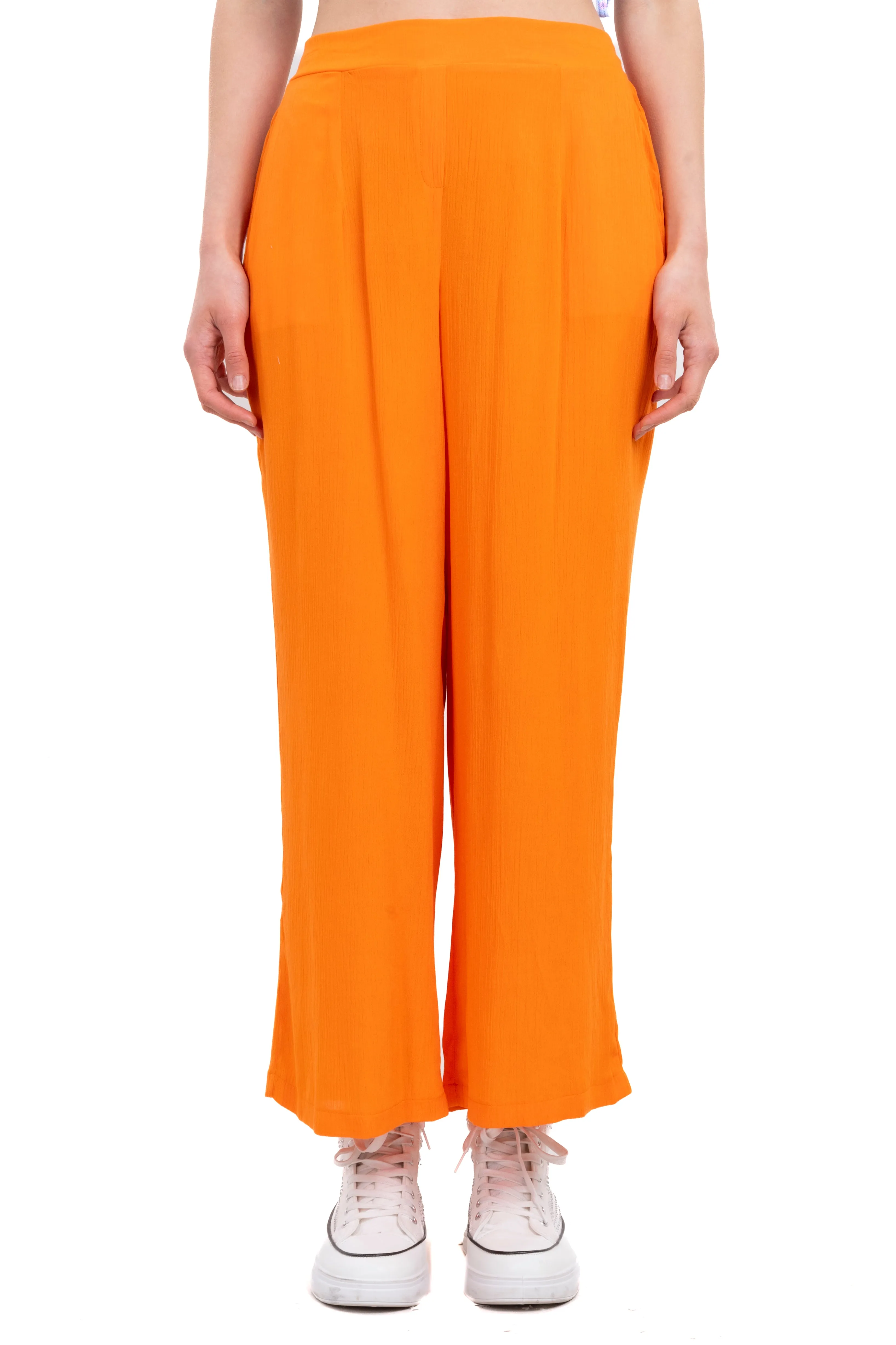 Pantalón amplio bolsillos laterales sold by Shasa