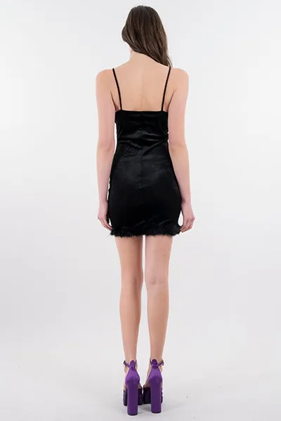 Vestido Mini Escote V Plumas sold by Shasa product image thumbnail 4