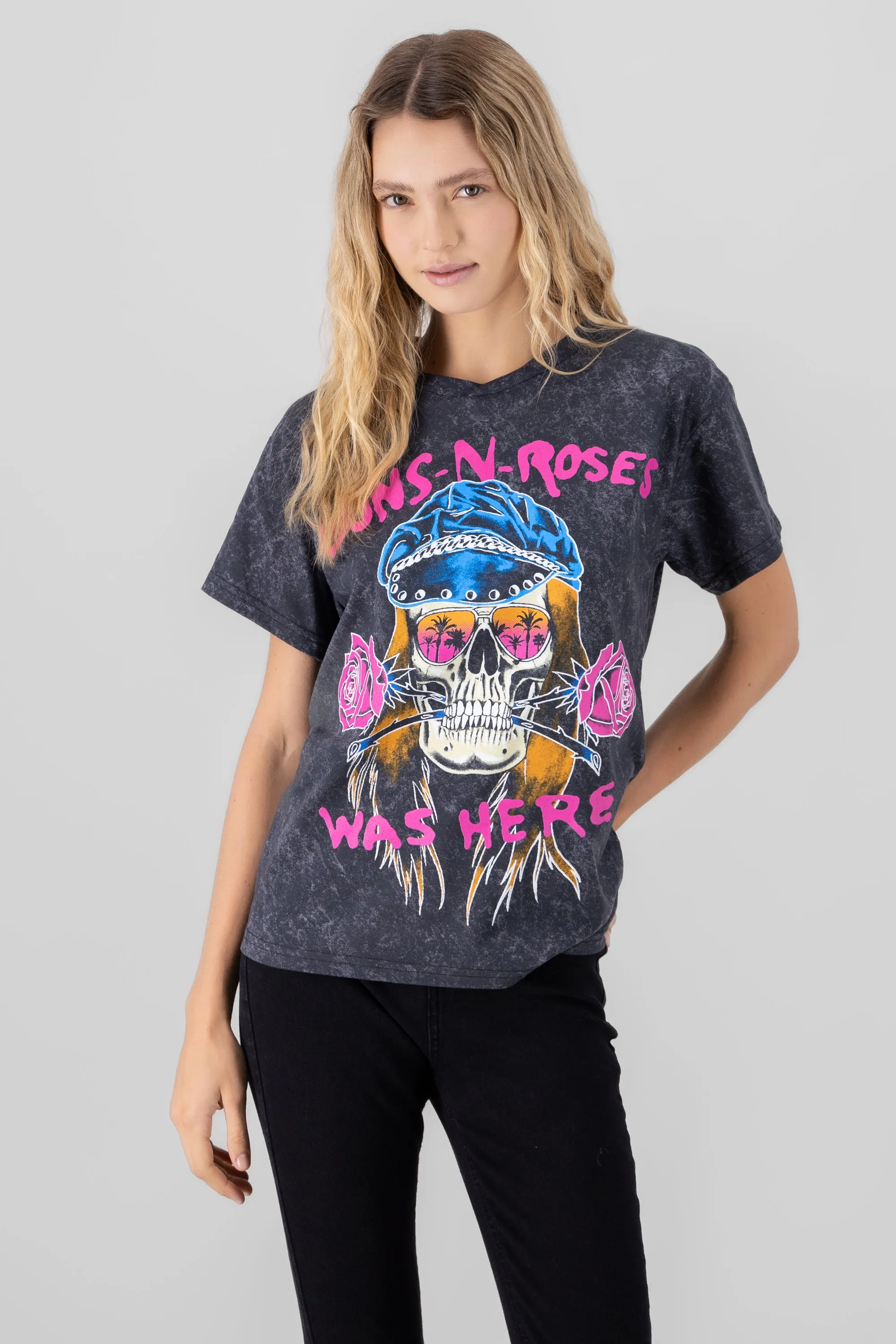 Playera oversized Gun's acid sold by Shasa