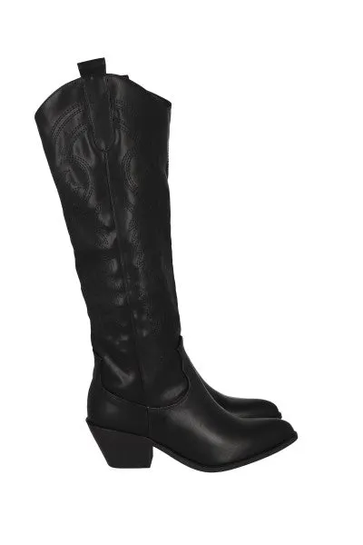 Bota vaquera larga bordados sold by Shasa