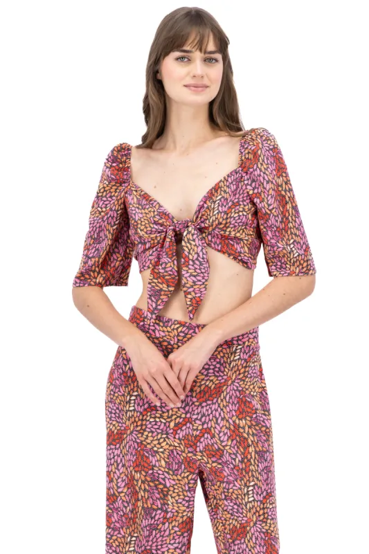 Top crop estampado hojas sold by Shasa
