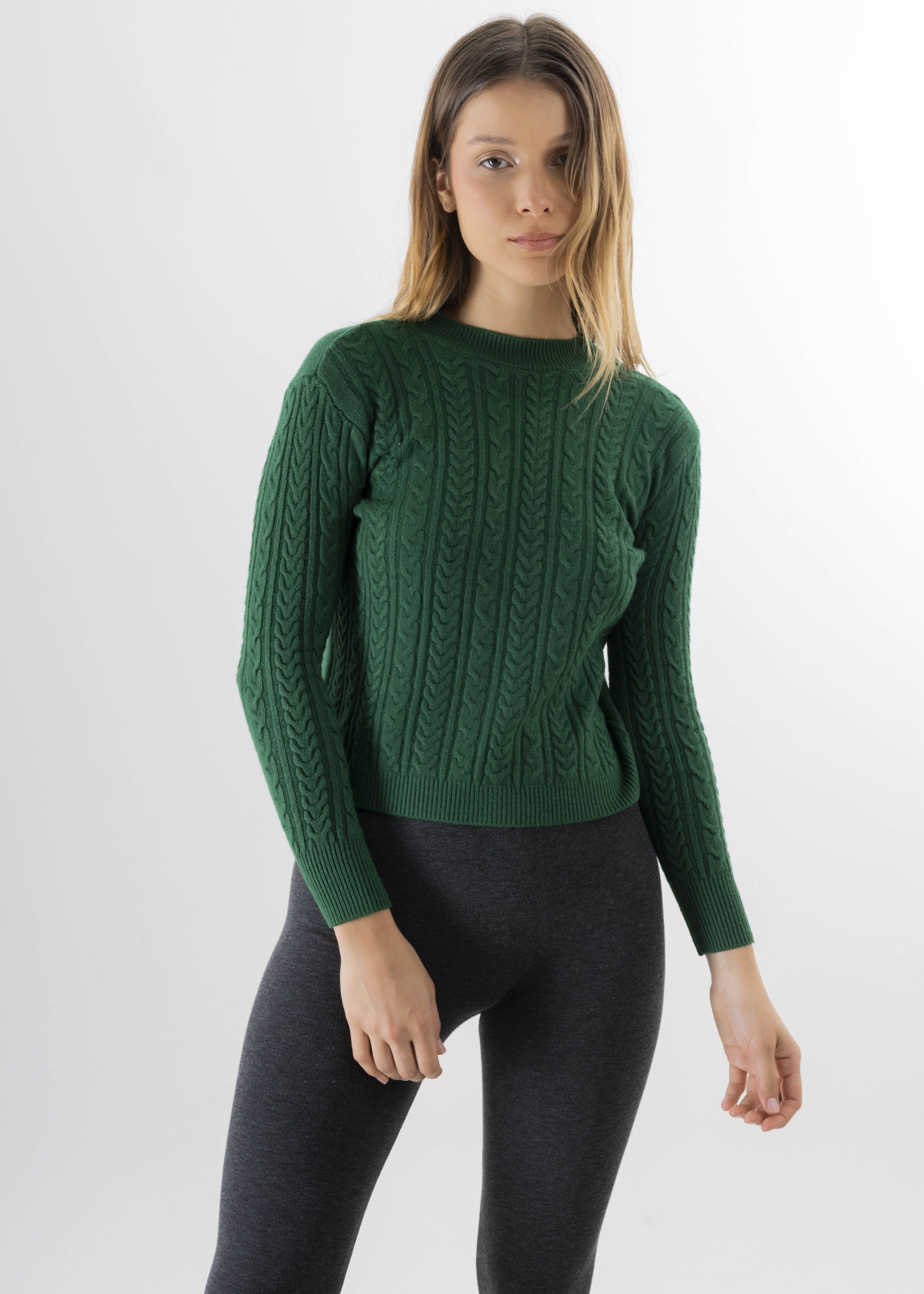 Suéter cuello alto tejido trenzas sold by Shasa