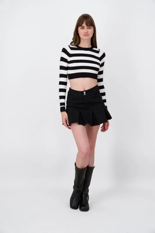 Falda denim olan sold by Shasa