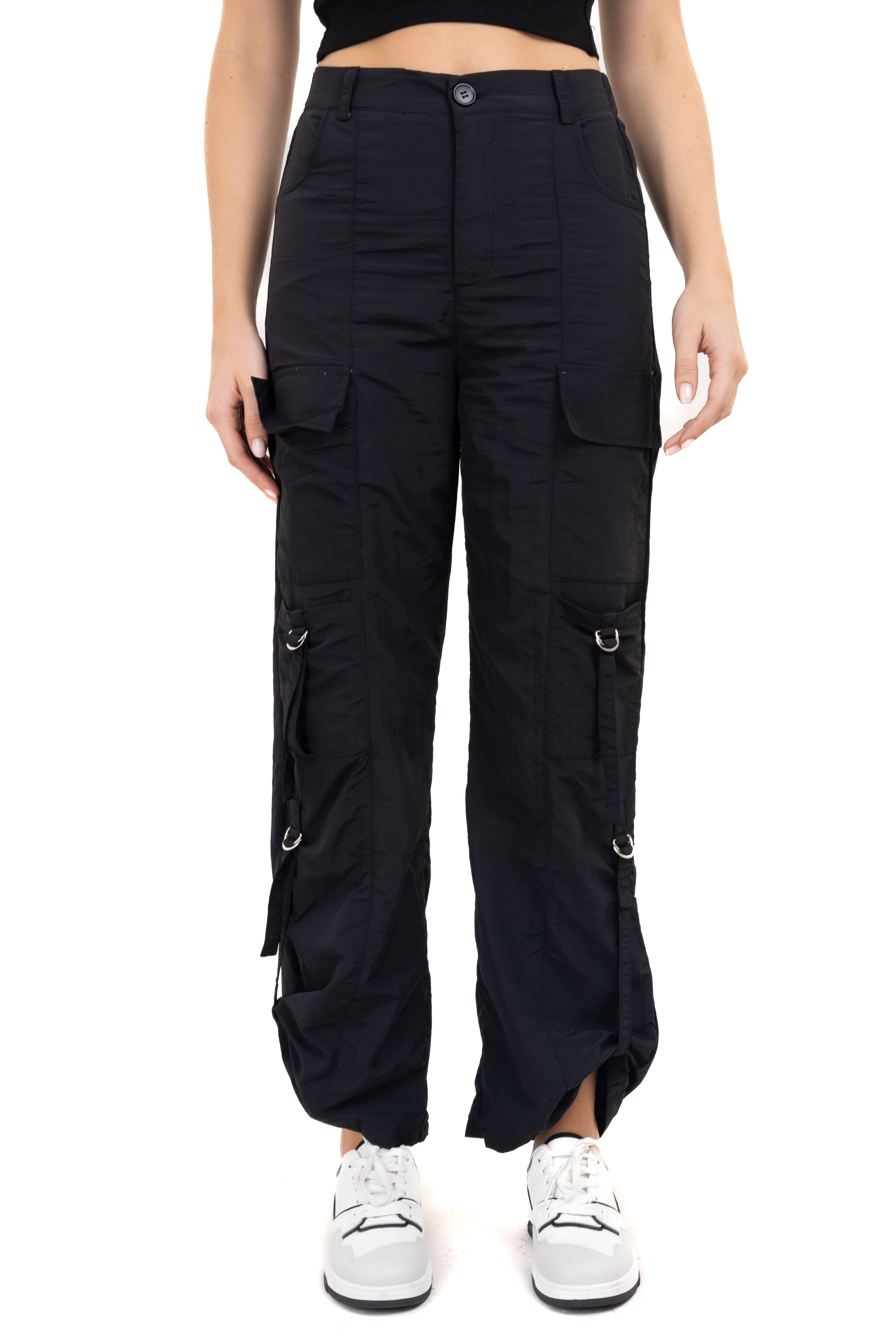 Pantalón cargo cintas argollas sold by Shasa