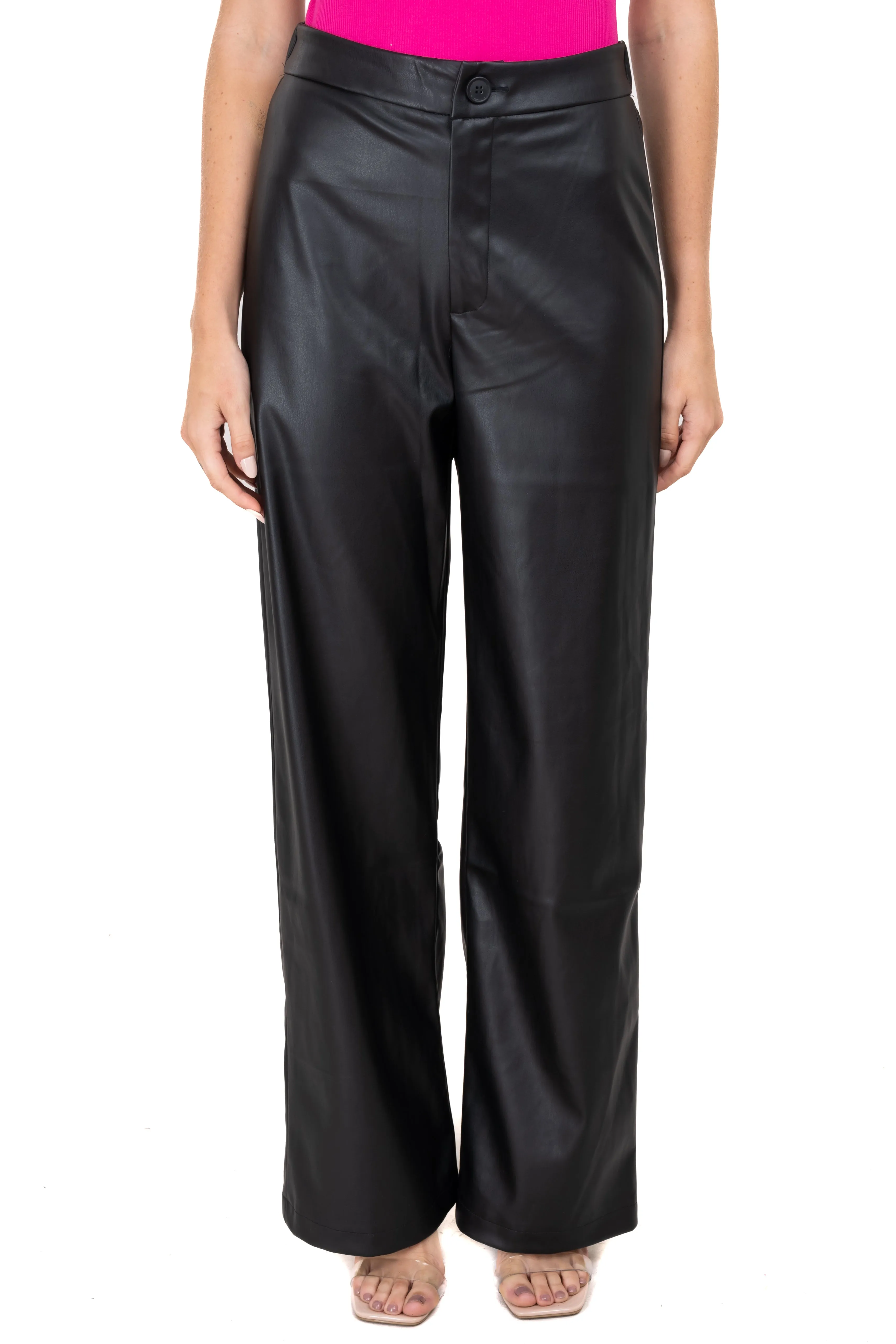 Pantalón straight efecto piel liso sold by Shasa