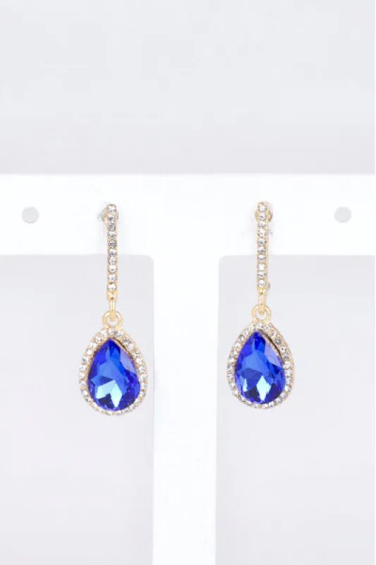 Aretes Largos Brillos sold by Shasa