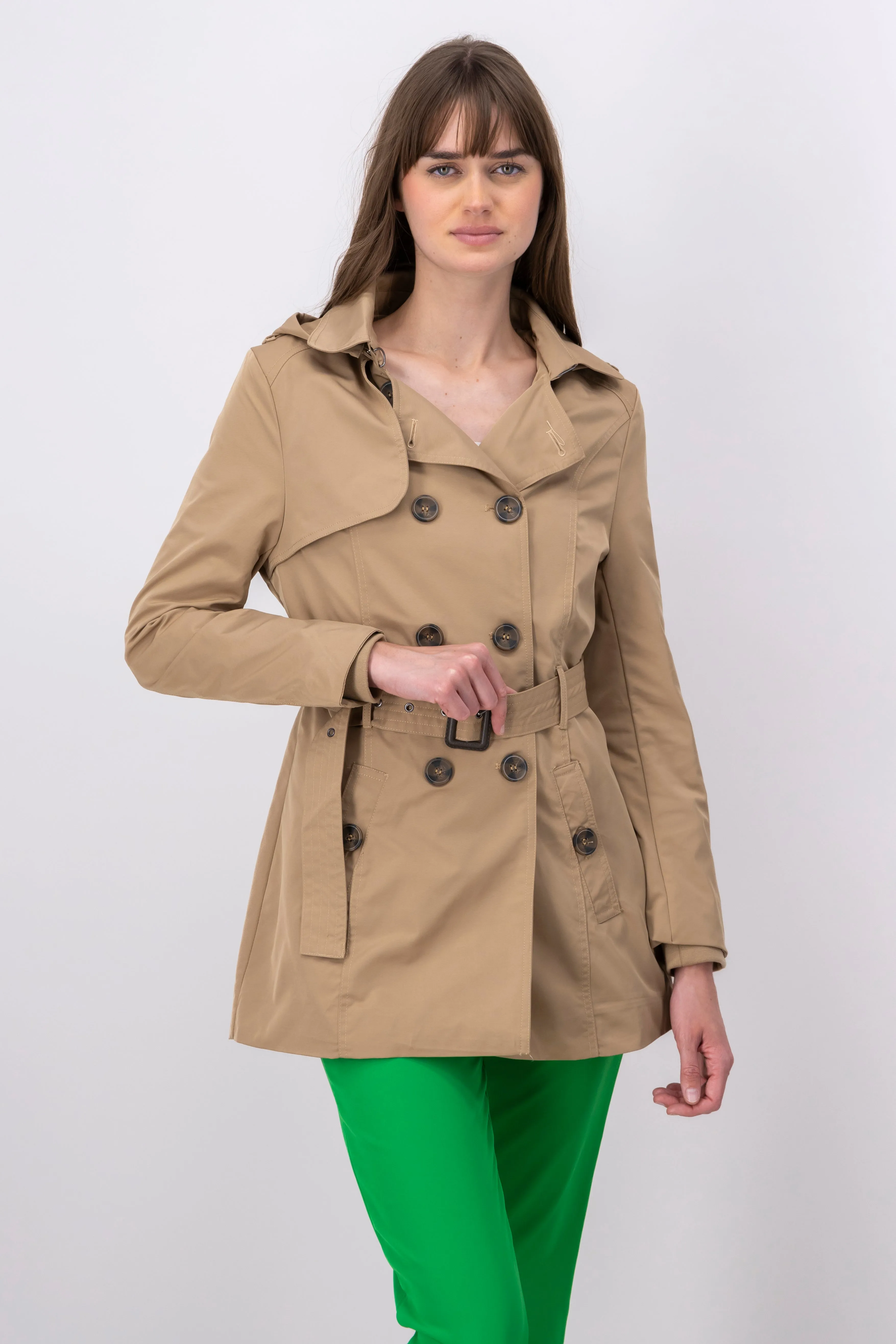 Gabardina ajustada capucha sold by Shasa