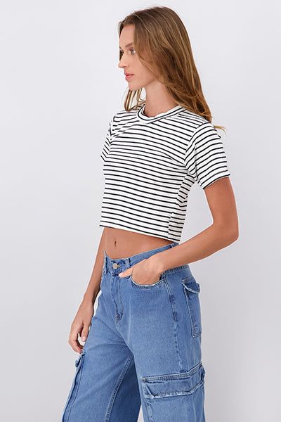 Playera crop manga corta rayas sold by Shasa product image thumbnail 3