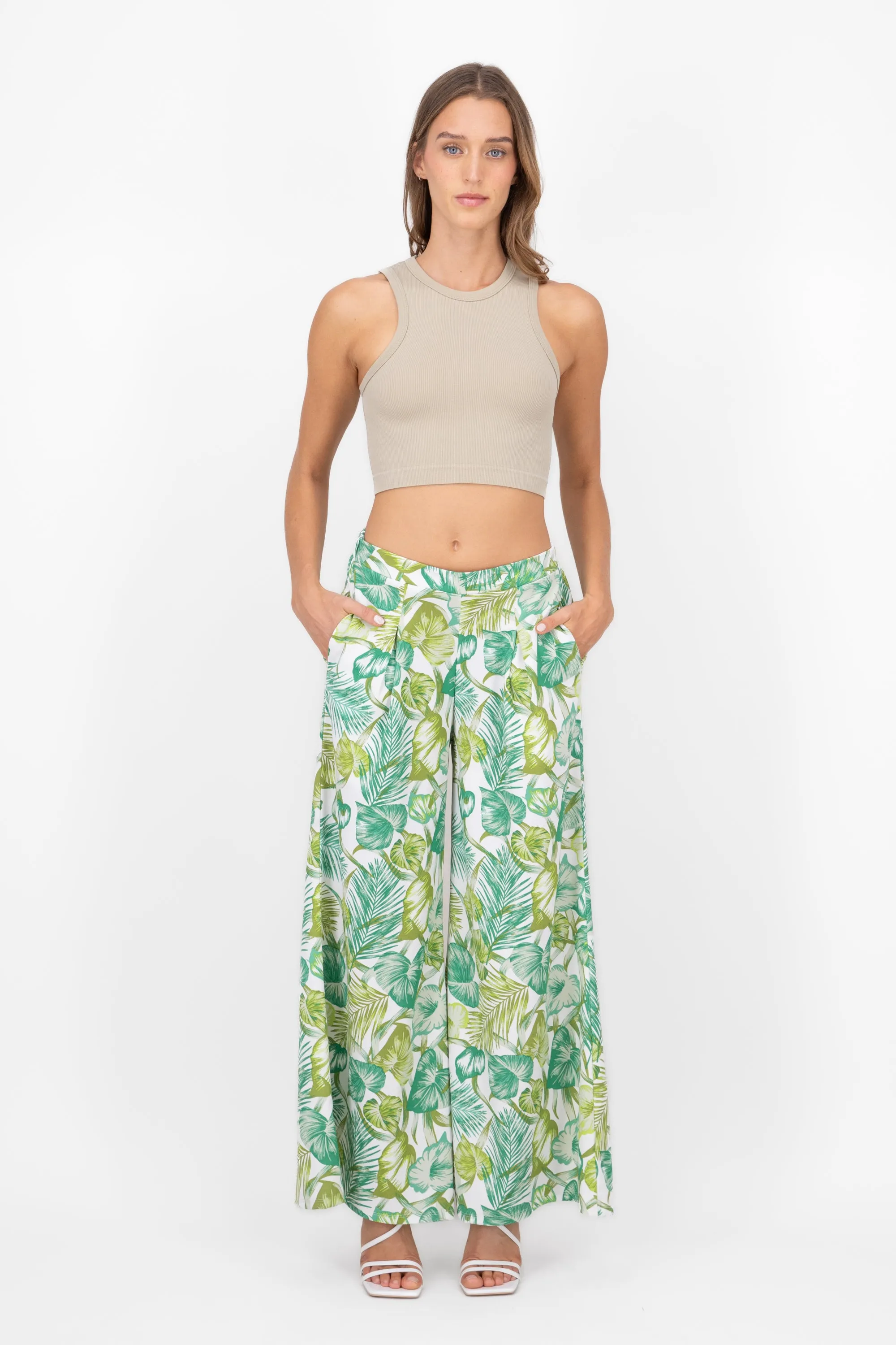 Pantalon Amplio Detalle Pinzas sold by Shasa