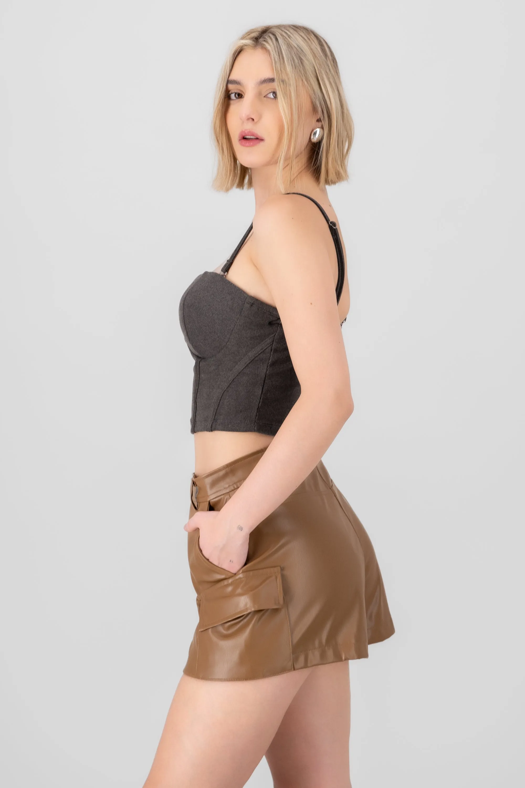 Top con copas cropped liso sold by Shasa product image thumbnail 3