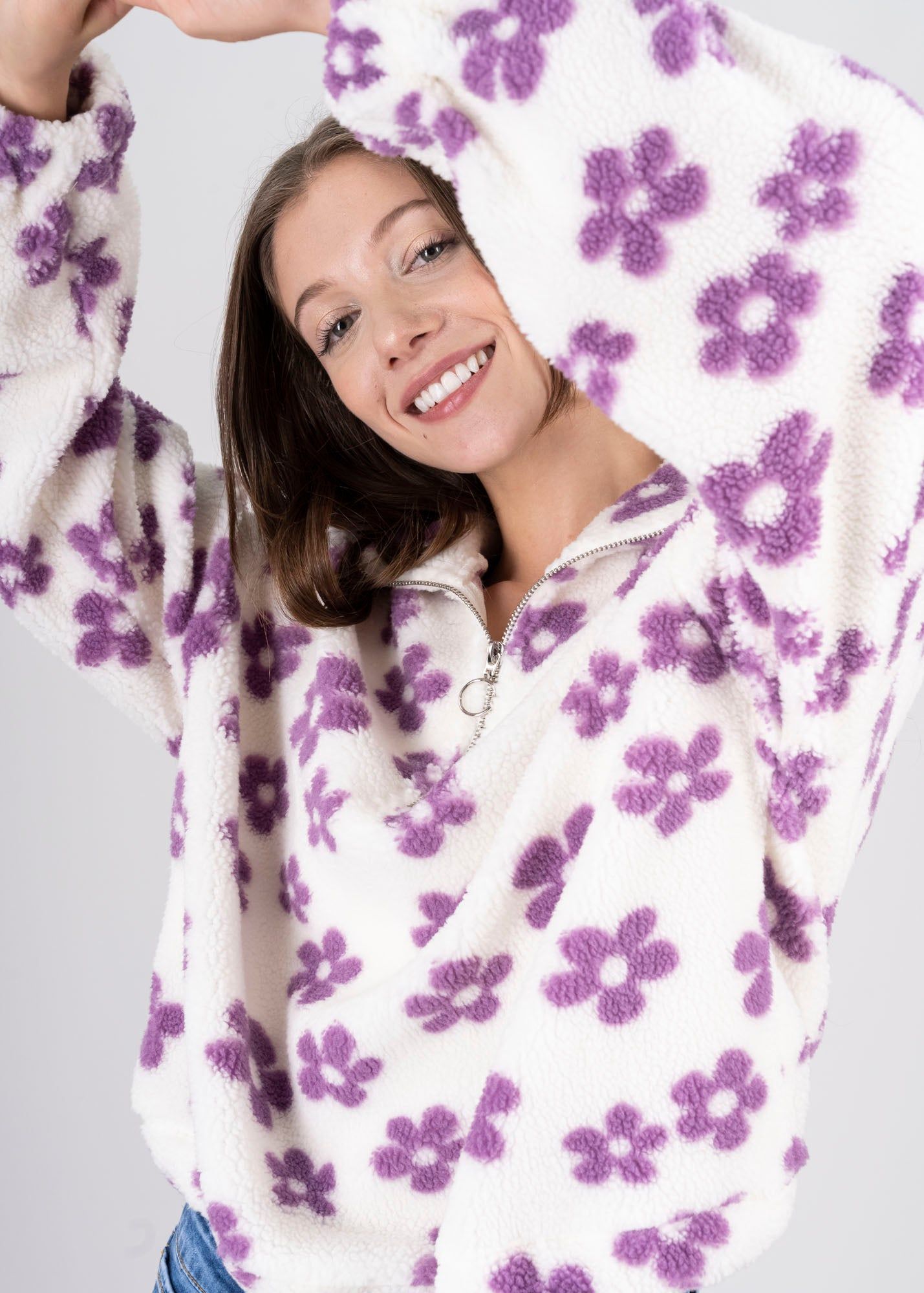 Sudadera peluche flores sold by Shasa