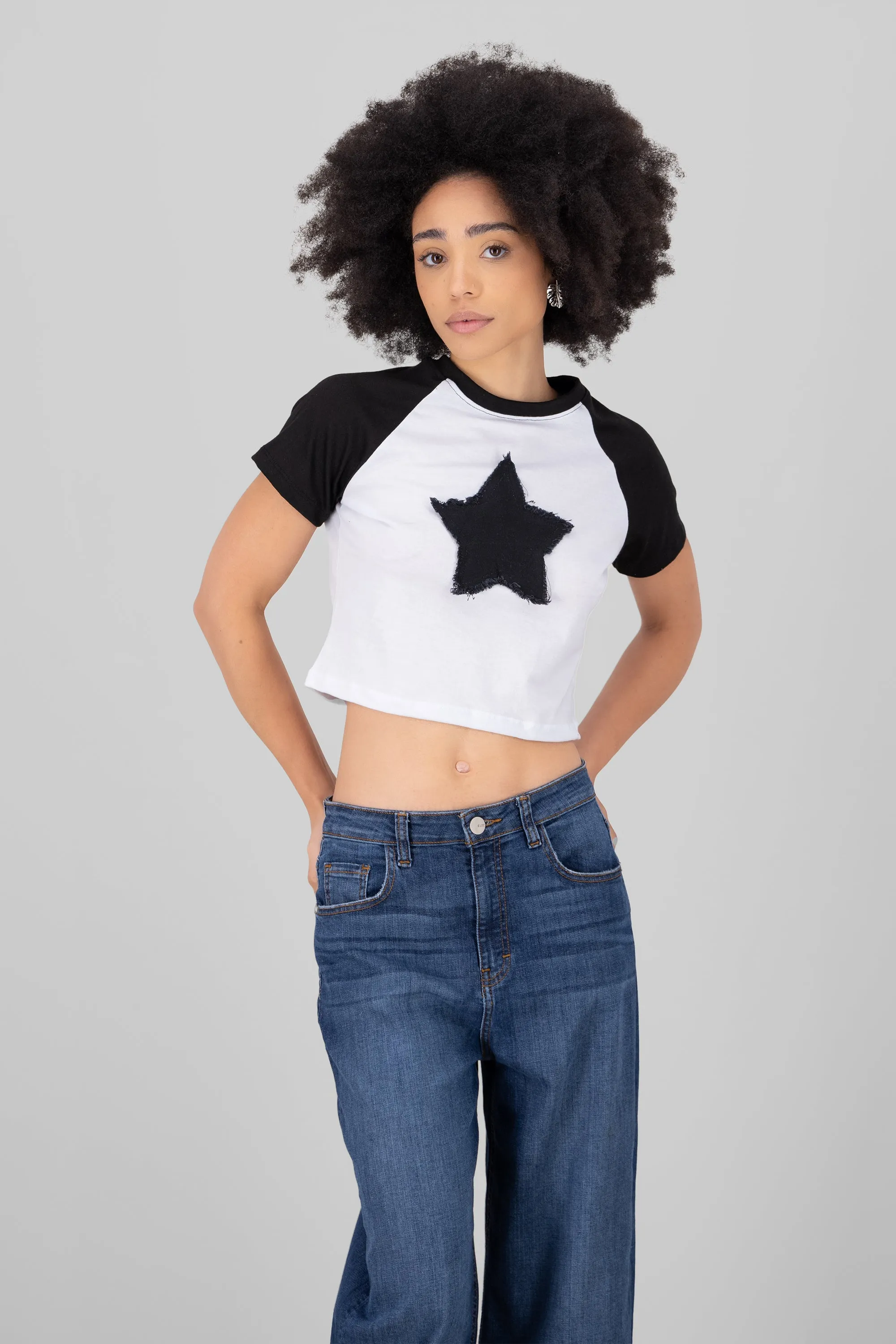 Playera crop parche estrella sold by Shasa product image thumbnail 2