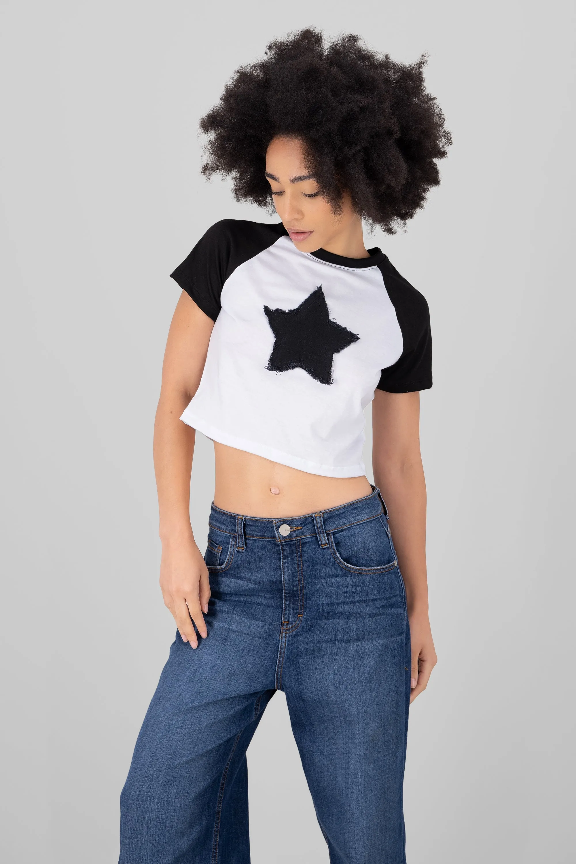 Playera crop parche estrella sold by Shasa