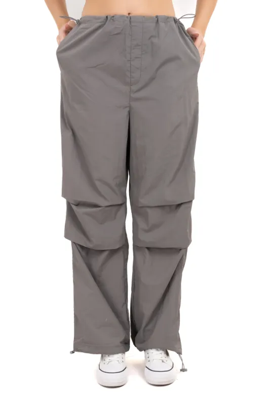 Pantalón parachute bolsas sold by Shasa