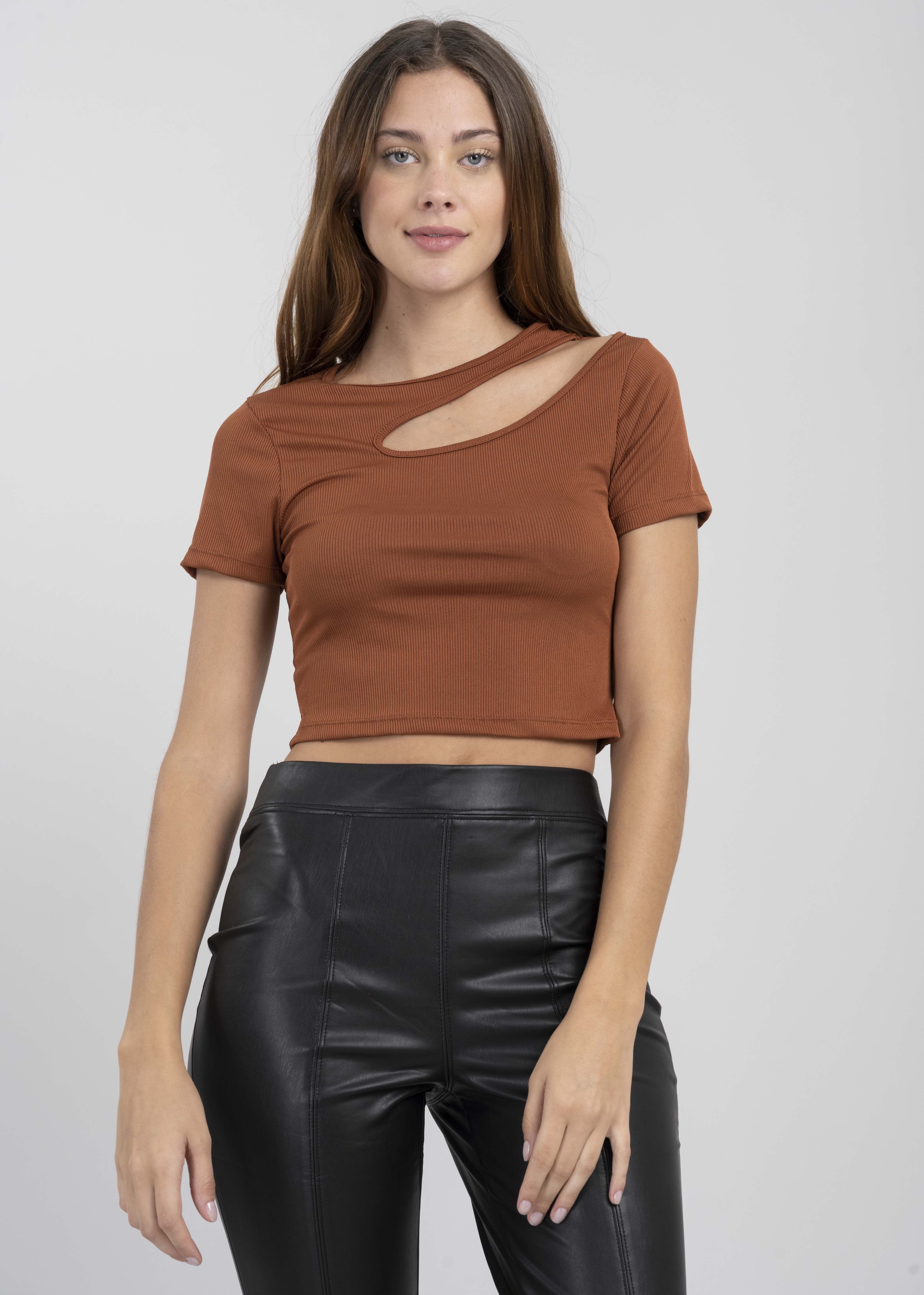 Top escote asimétrico sold by Shasa product image thumbnail 2