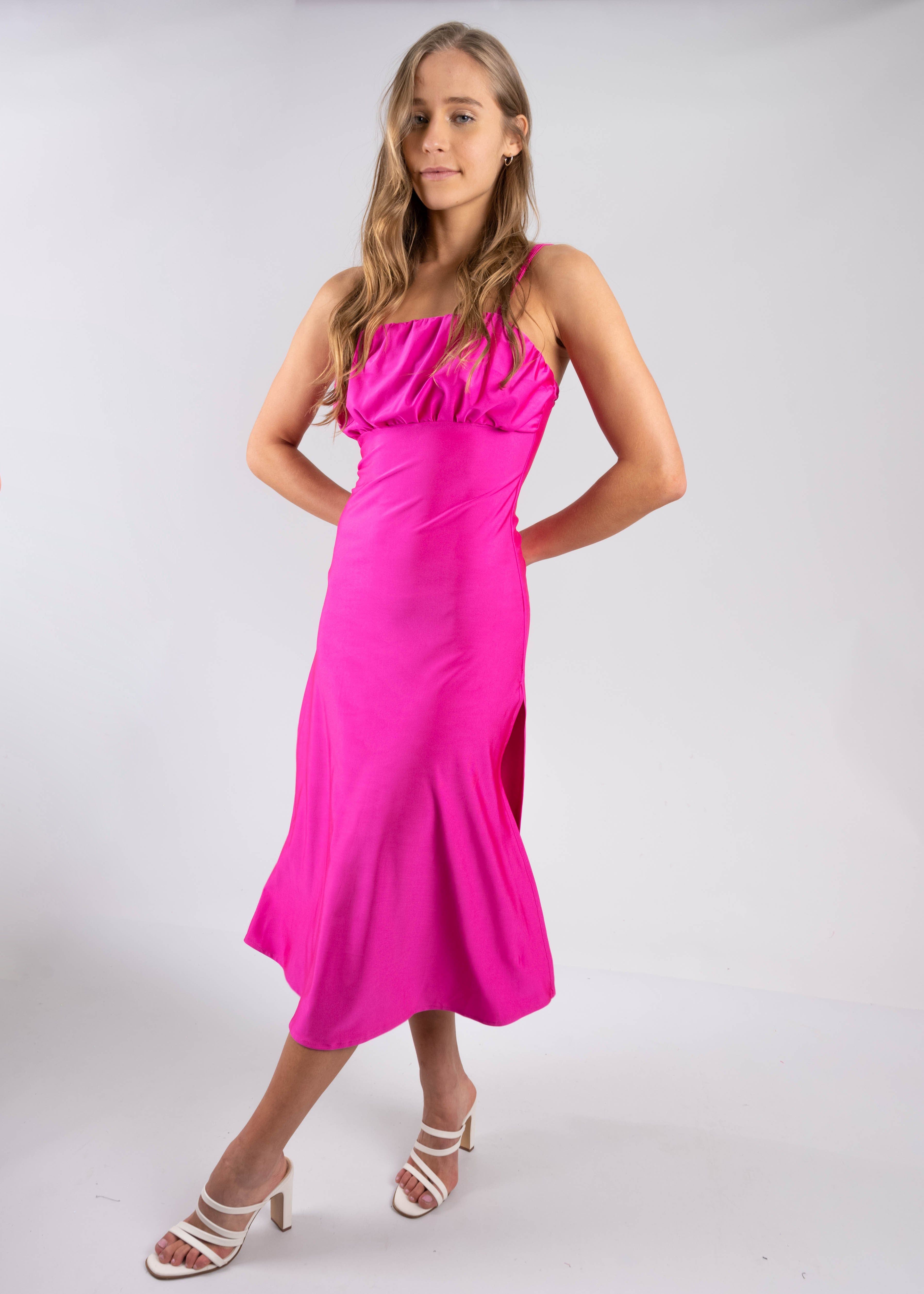 Vestido midi liso tirantes escote plisado sold by Shasa