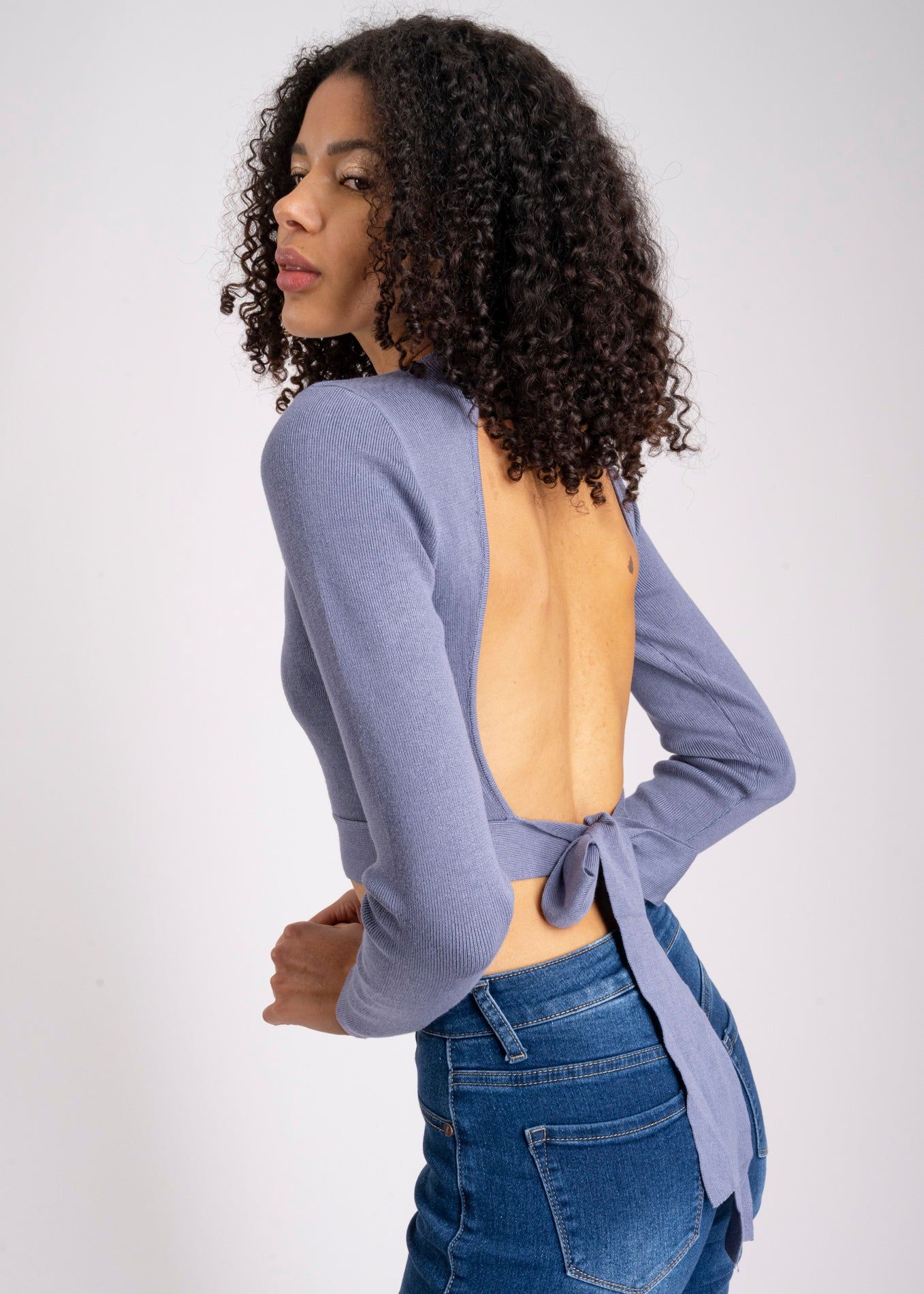 Suéter crop escote espalda detalle cinta sold by Shasa product image thumbnail 3