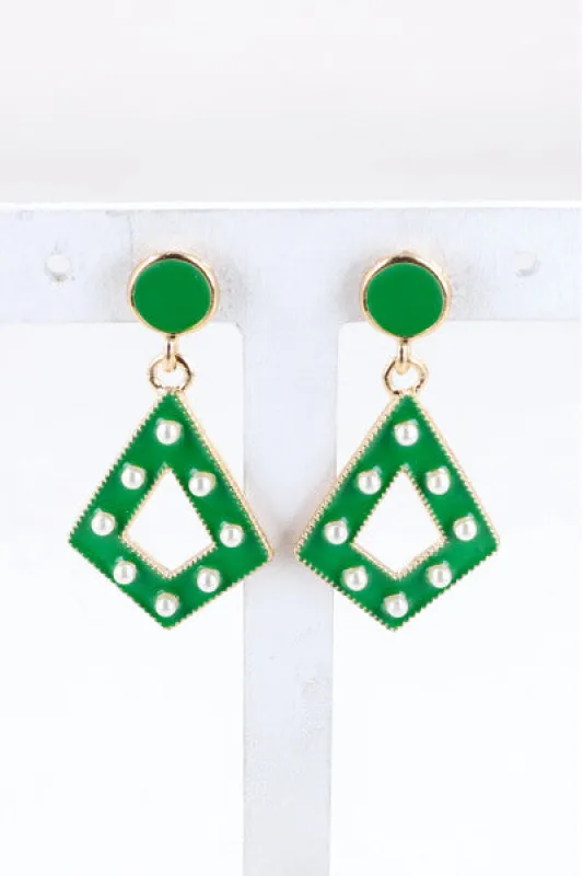 Aretes Triangulo Perlas Color sold by Shasa