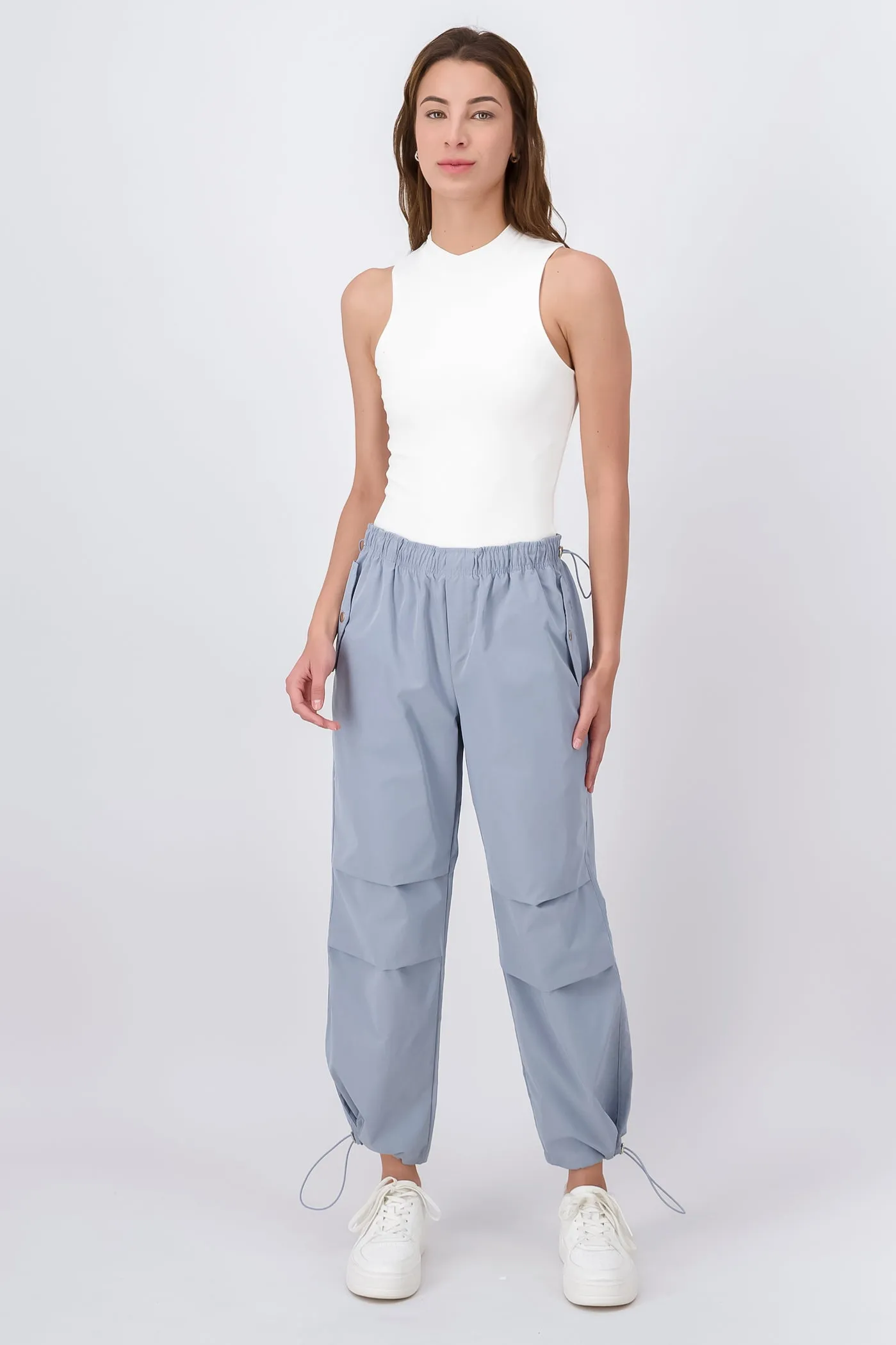 Pantalón parachute cintura elástica sold by Shasa