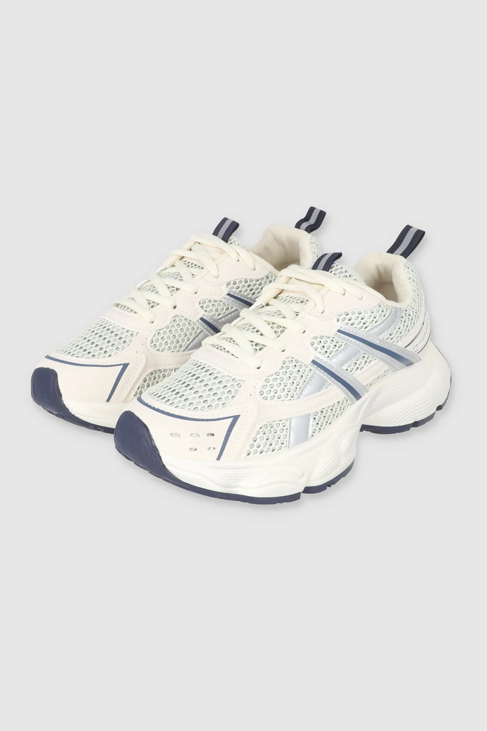 Tenis deportivo mesh rayas sold by Shasa