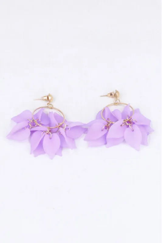 Aretes Largos Pétalos sold by Shasa