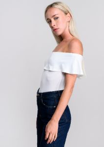 Bodysuit hombros descubiertos sold by Shasa
