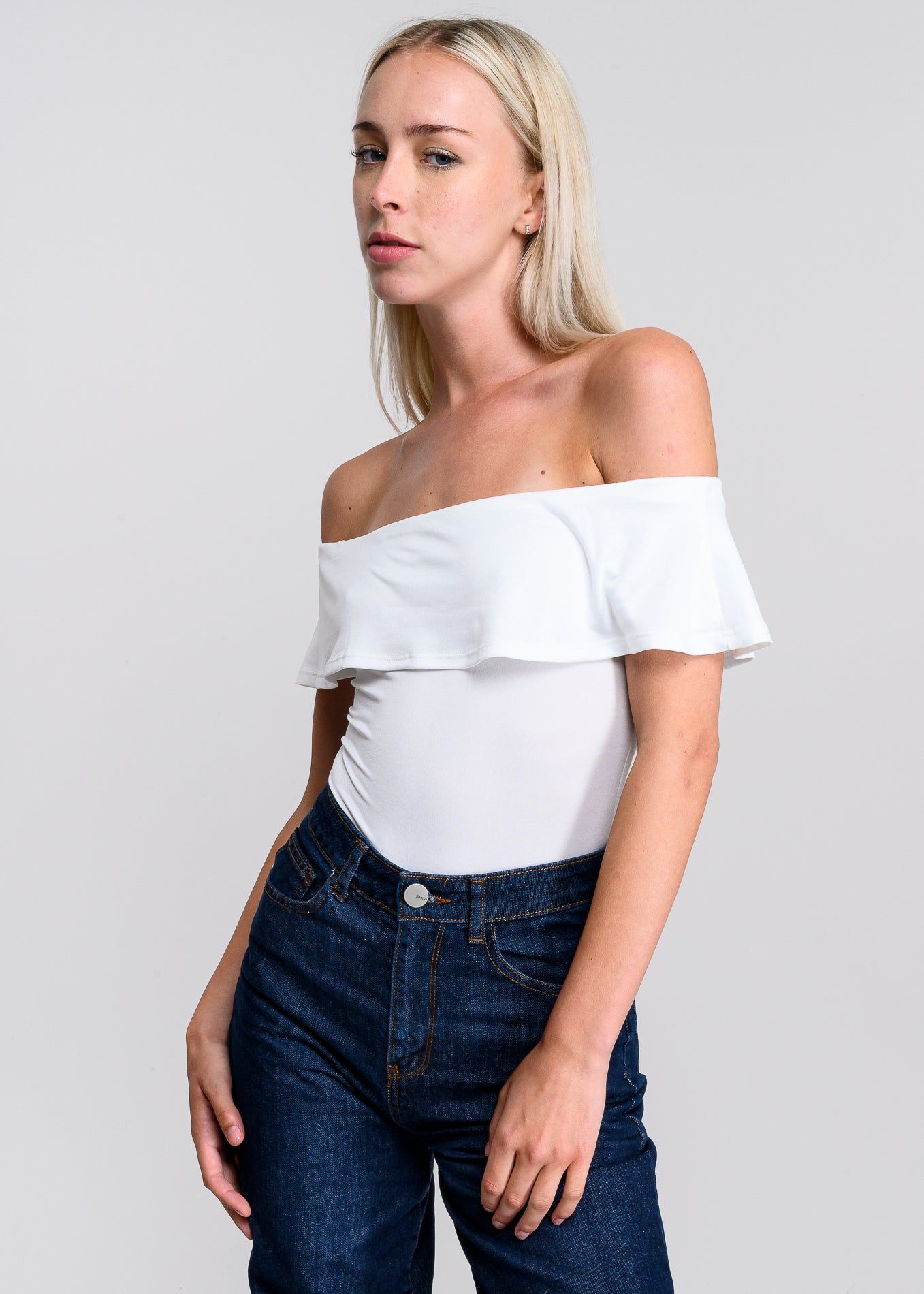 Bodysuit hombros descubiertos sold by Shasa