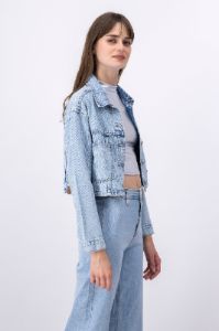 Chamarra crop denim sold by Shasa