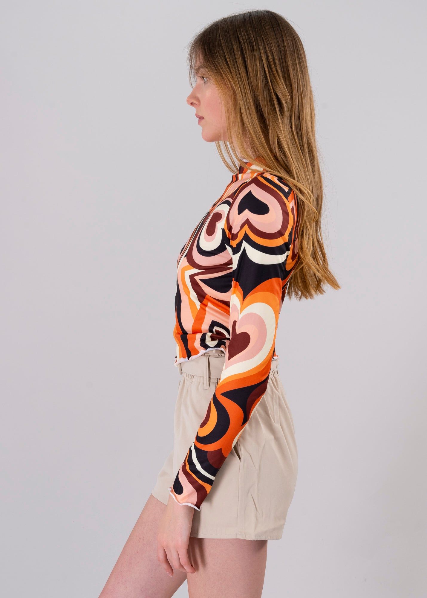 Top cuello alto manga larga estampado corazón sold by Shasa product image thumbnail 3