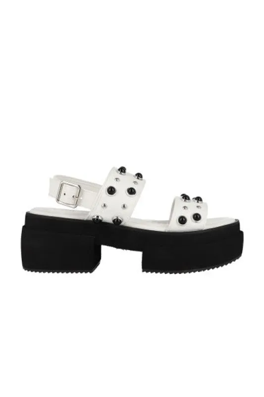 Sandalia chunky aplicación studs sold by Shasa