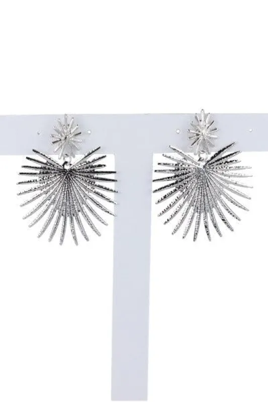 Aretes corazón picos sold by Shasa