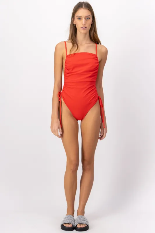 Traje de baño laterales fruncidos sold by Shasa